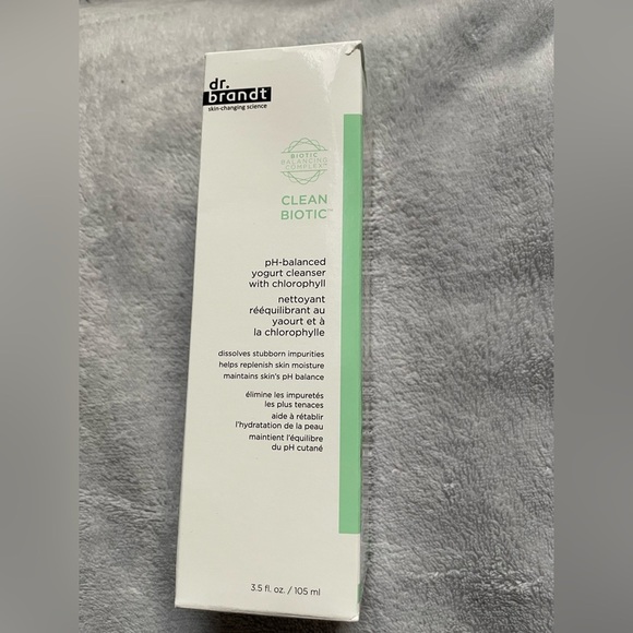 NEW Dr. Brandt Clean Biotic pH-Balanced Yogurt Cleanser with Chlorophyll - Picture 5 of 9